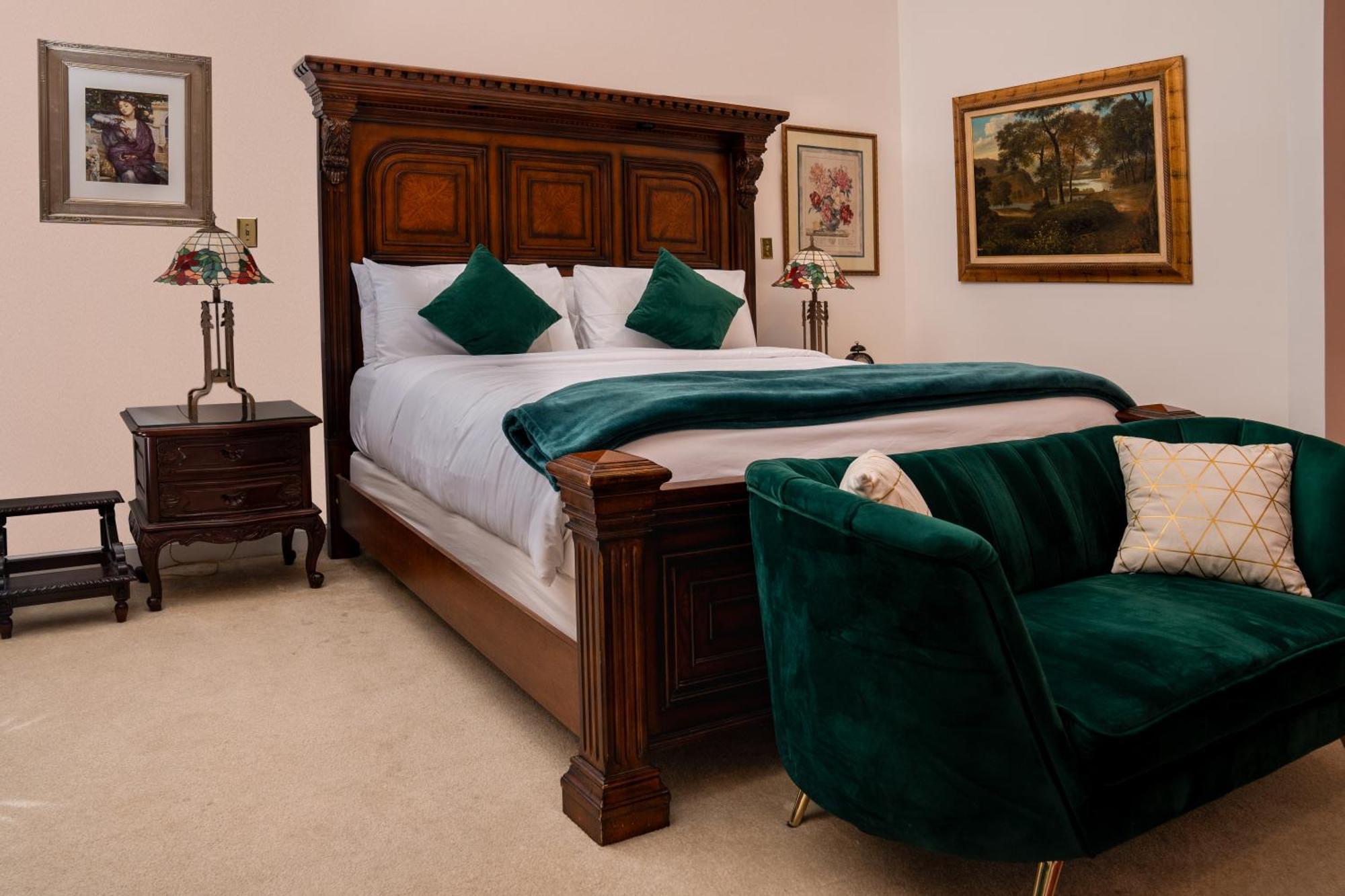 Bed and breakfast Stone Manor Boutique 3*