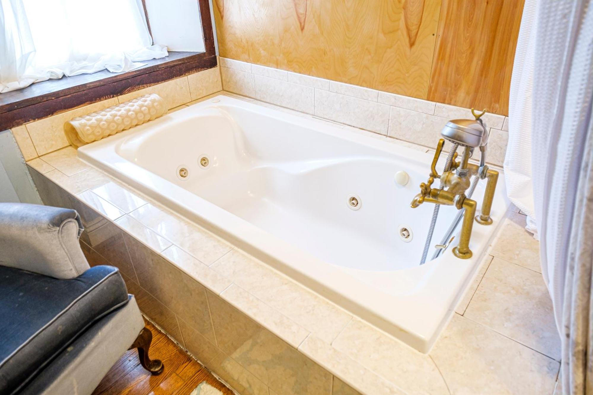 Bed & Breakfast Stone Manor Boutique 3*