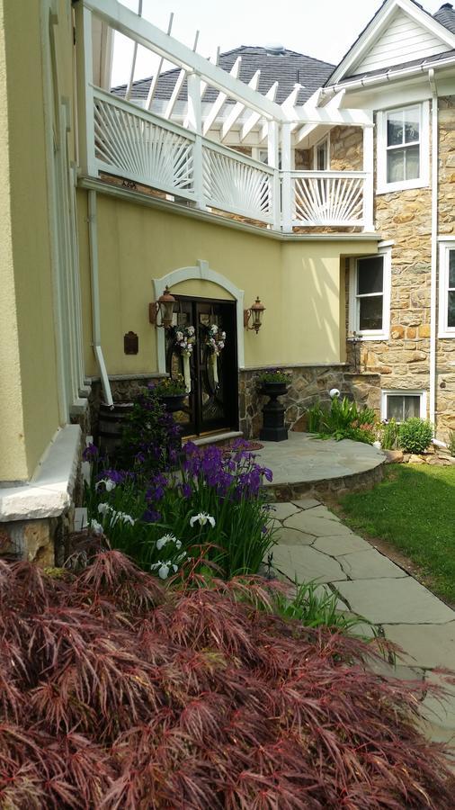 Stone Manor Boutique 3*